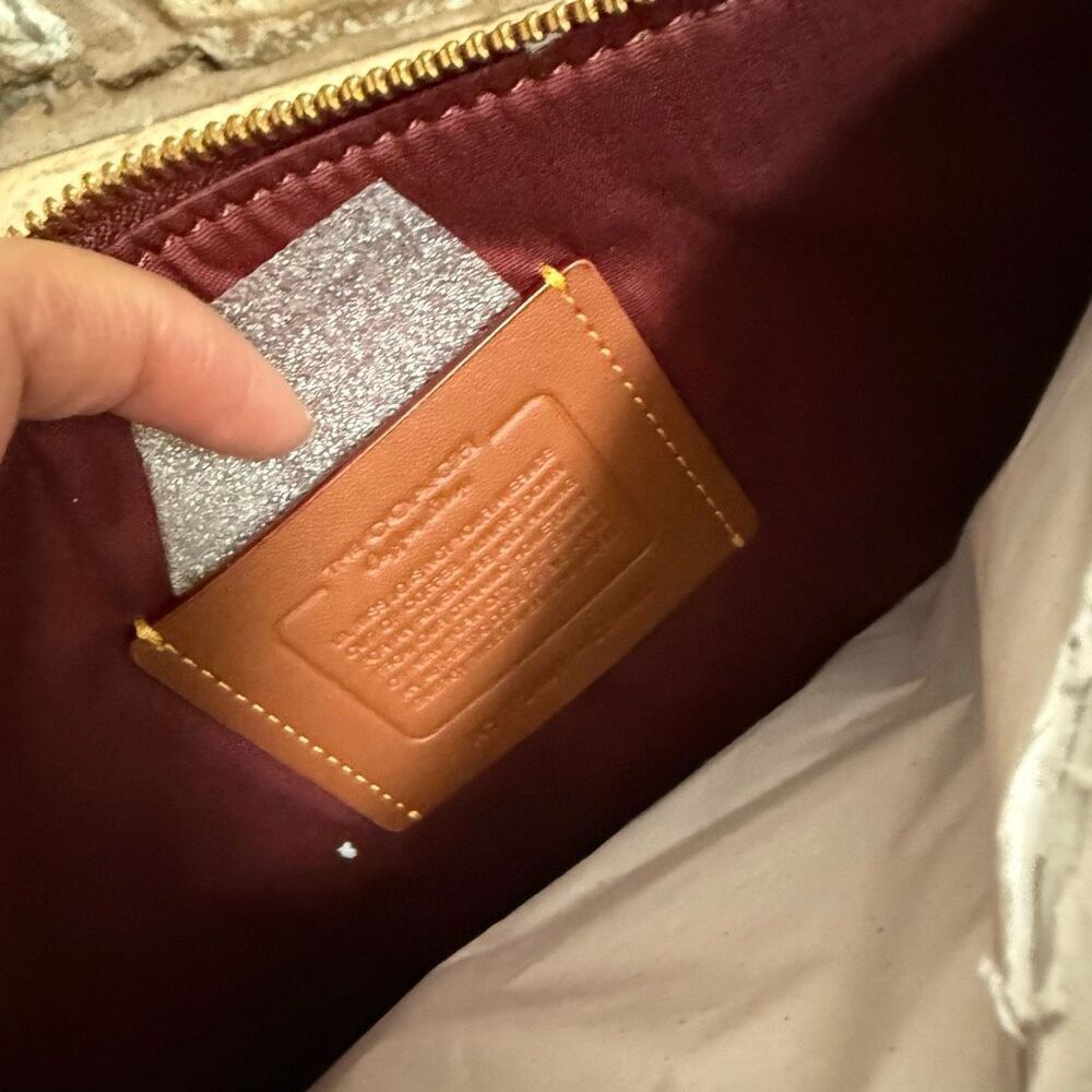 NWT Coach coffee shop  exclusive turn lock pouch - Picture 3 of 10